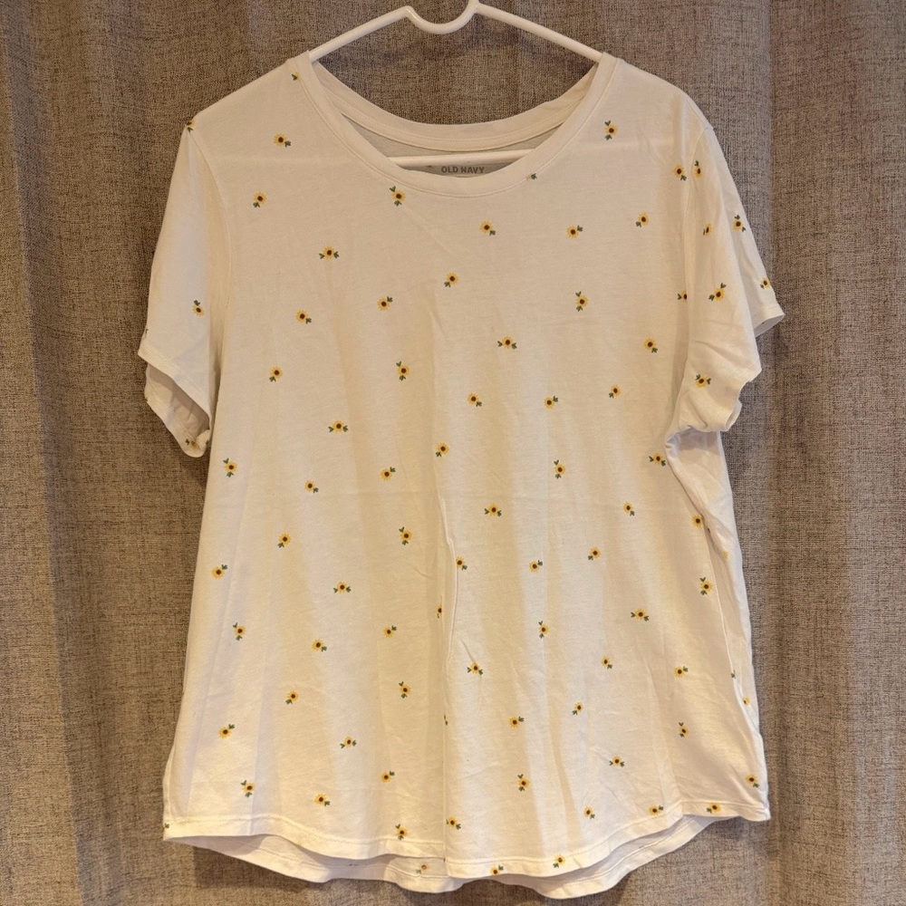 Old Navy White Short-Sleeve Tee with Tiny Yellow Floral Print
